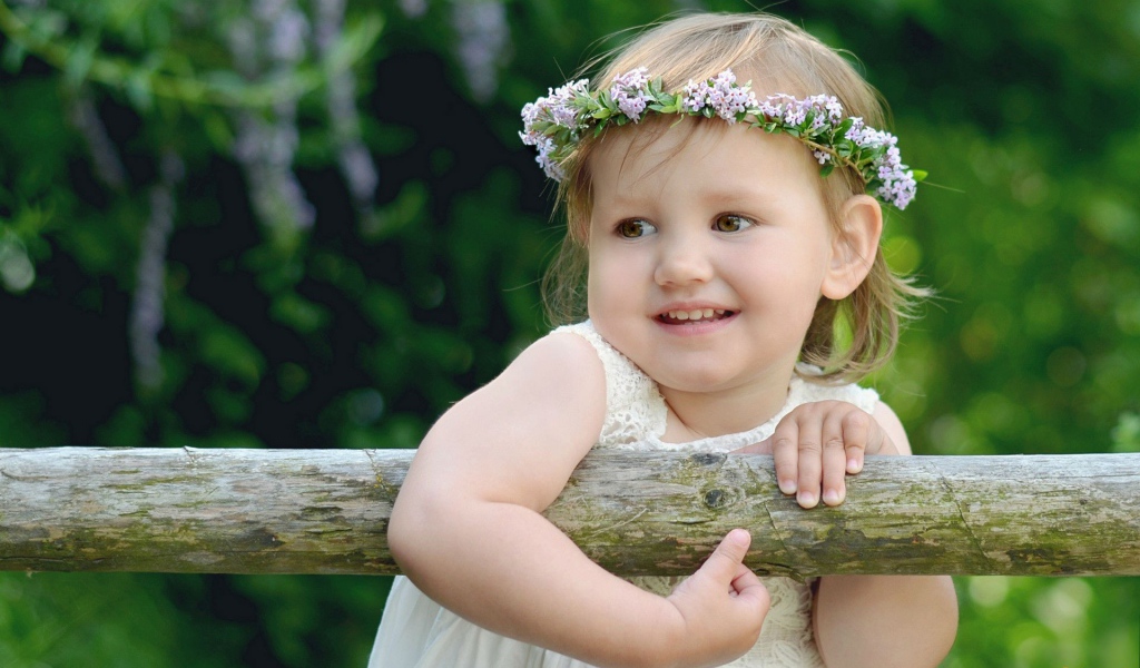 Девочка с венком