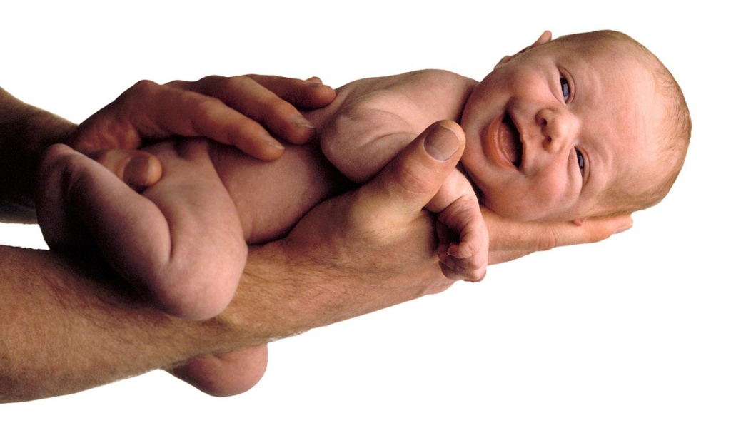 Ребенок улыбается