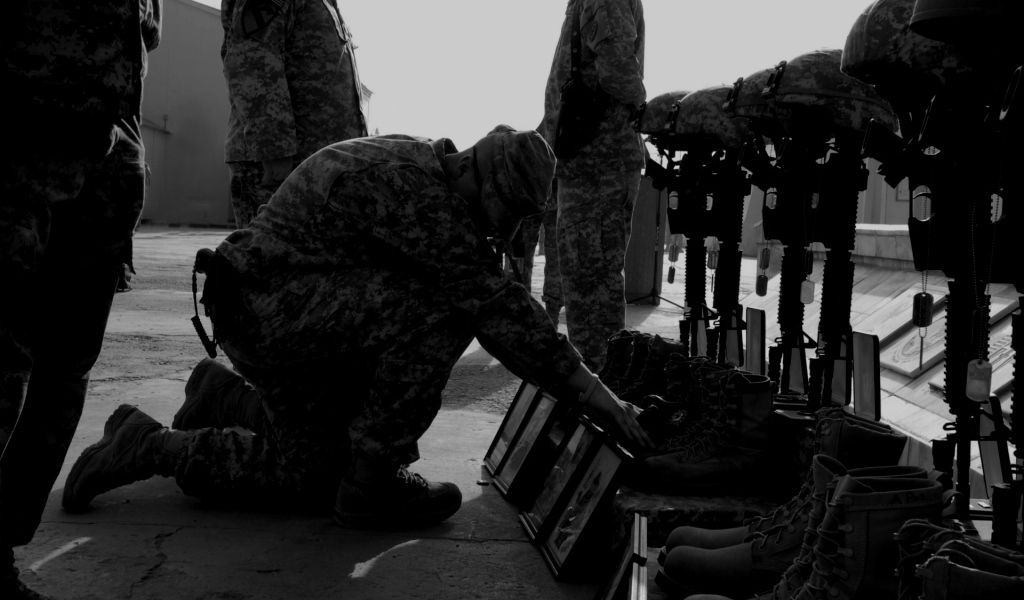 Вспоминают погибших воинов