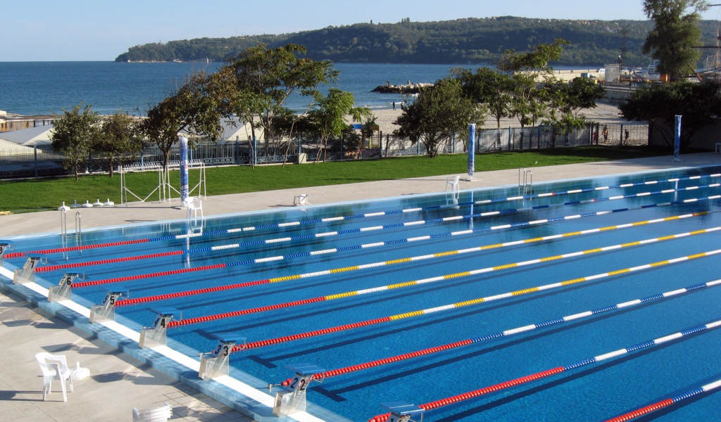 Бассейн для спортивного плавания