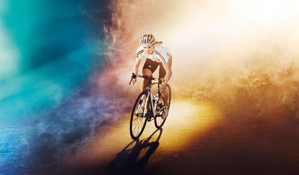 Велосипедист в движении
