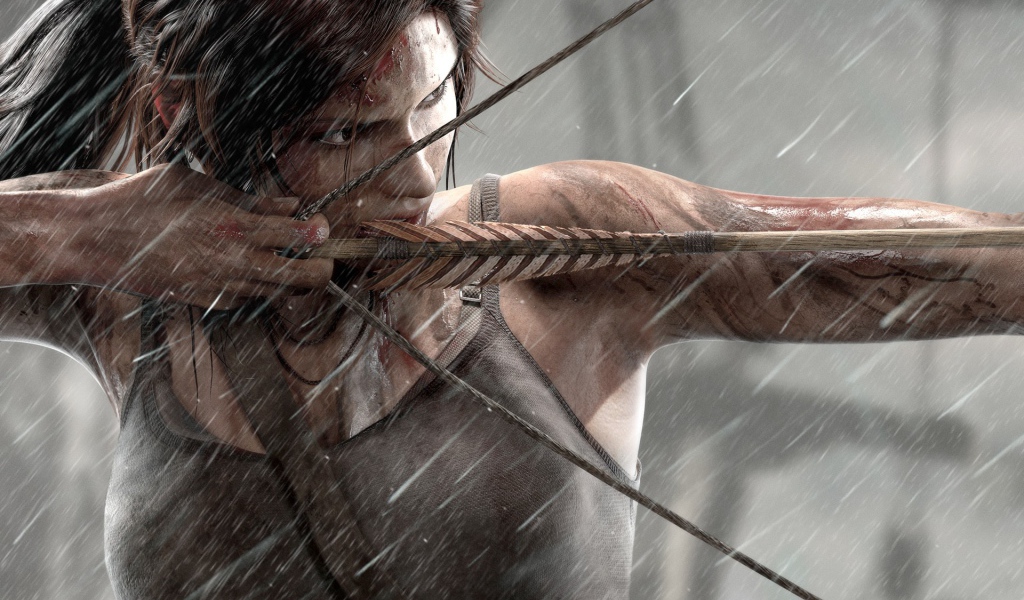 Девушка натягивает тетиву