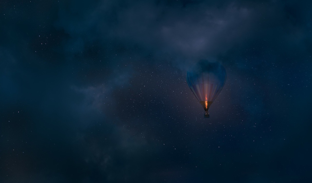 Воздушный шар в ночном небе