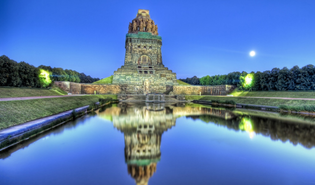 Мавзолей в Лейпциге