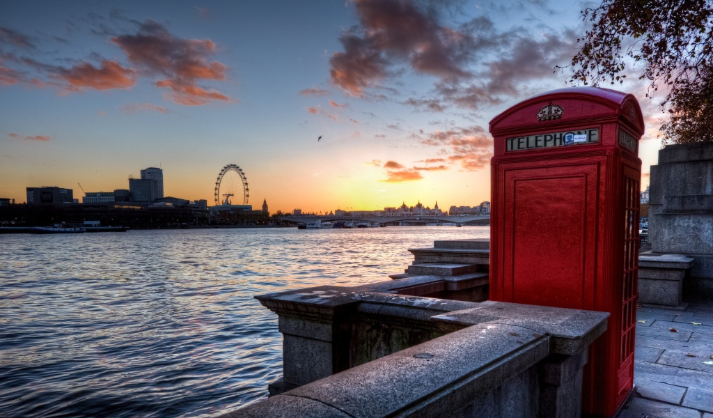 Телефонная будка в Лондоне