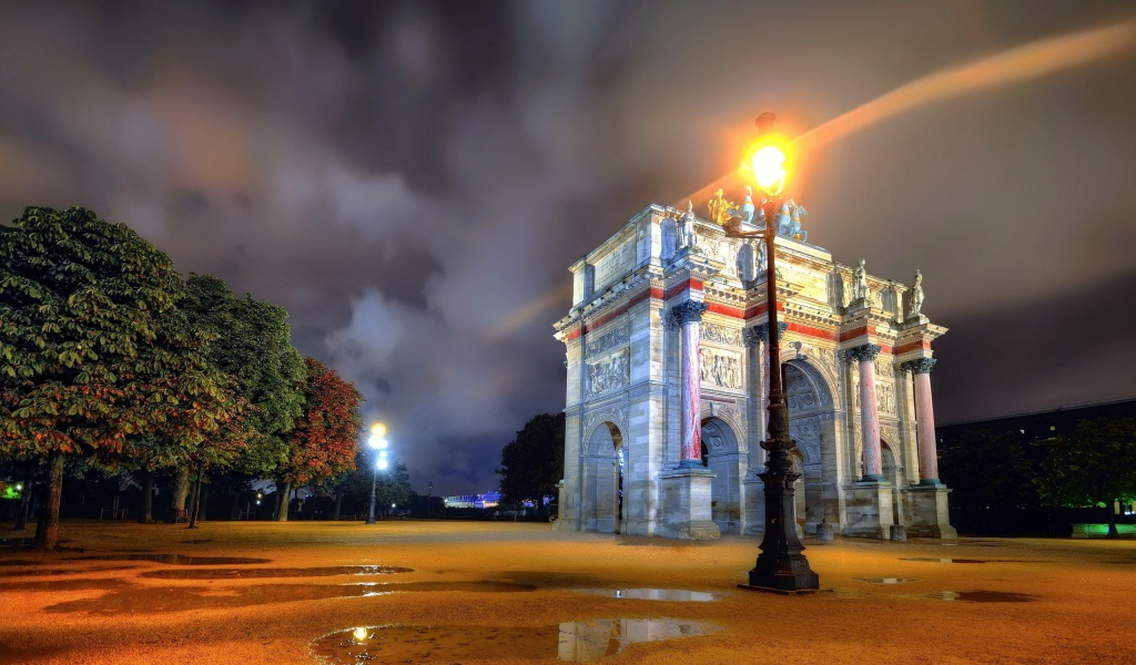 Фонарь в Париже