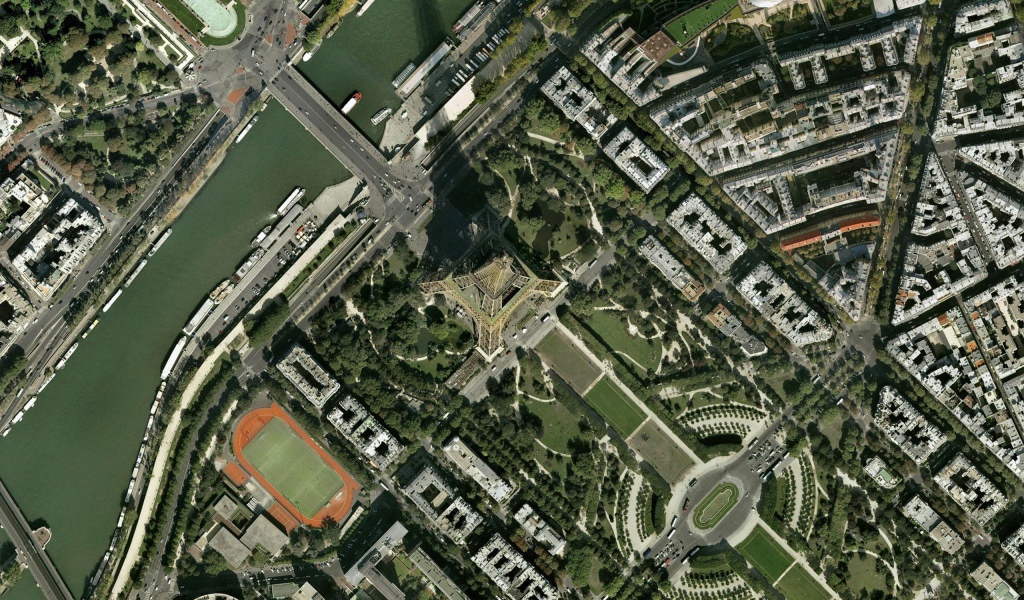 Париж из космоса