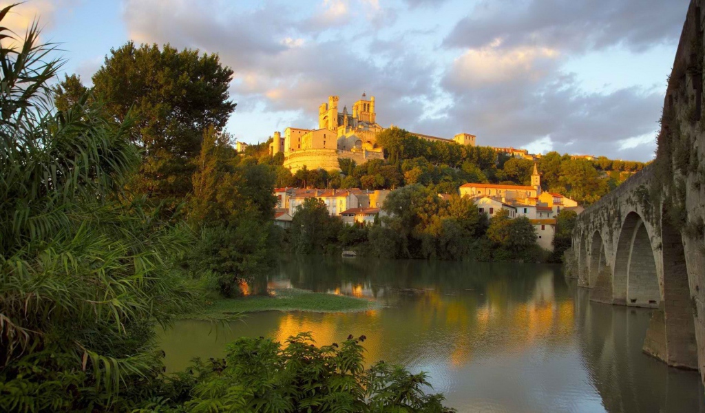 Пейзаж Франции с собором