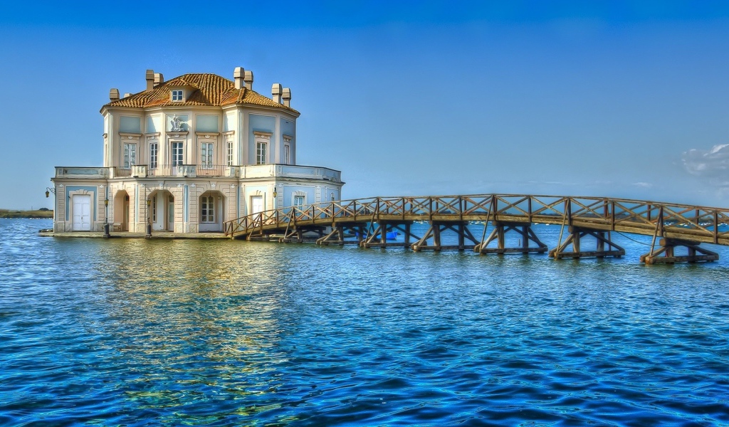 Дом на воде в Италии