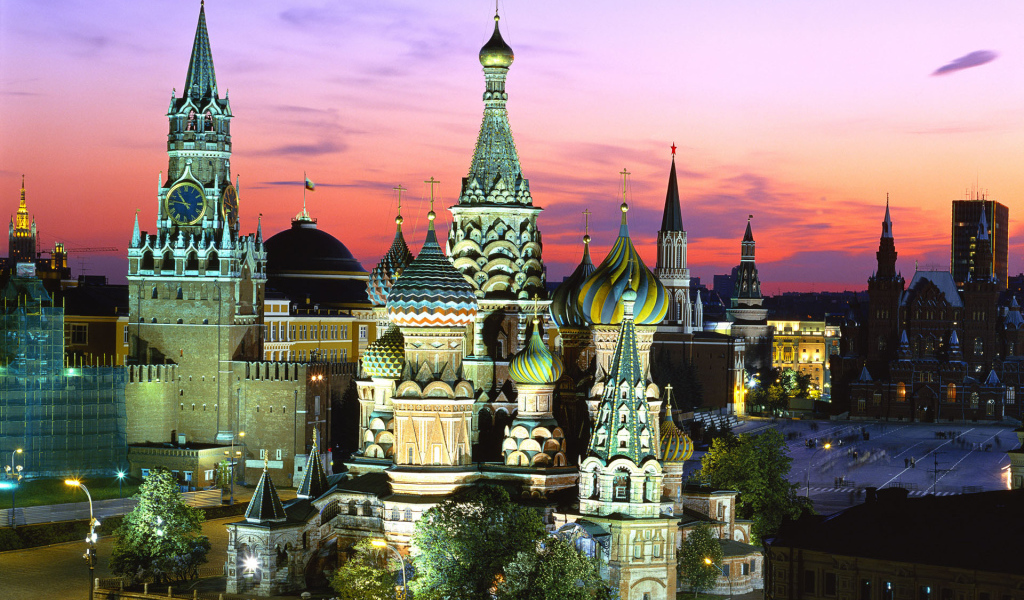 Яркий Кремль в Москве