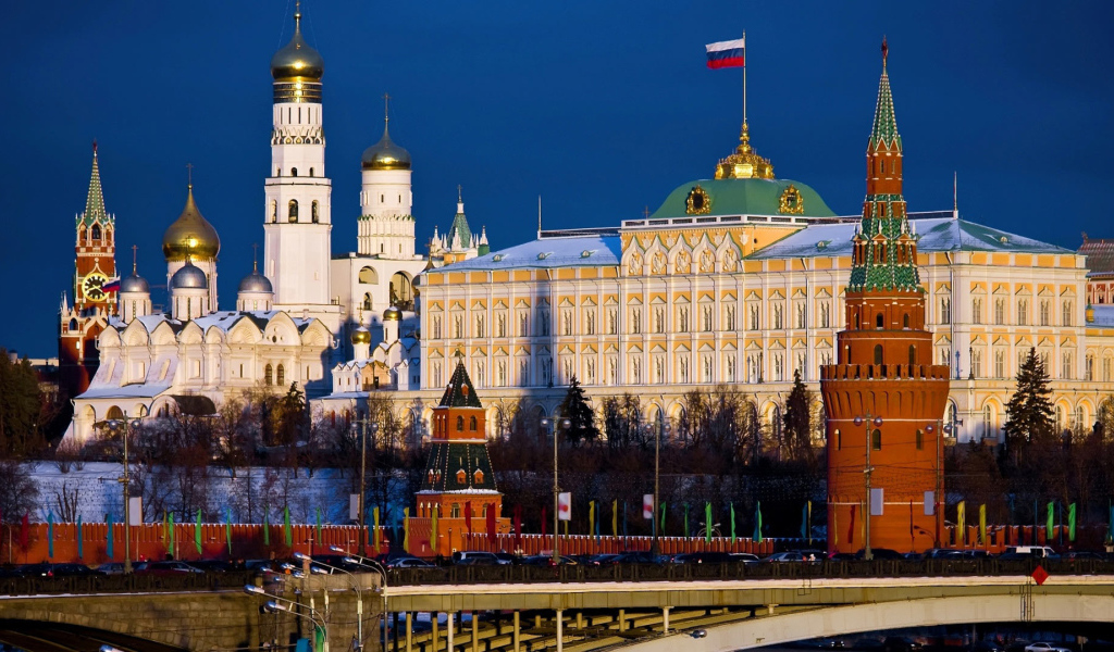 Главные здания в Москве