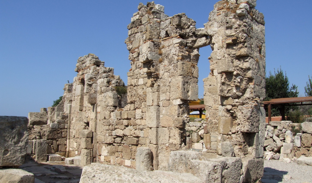 Древние стены Агора Турция