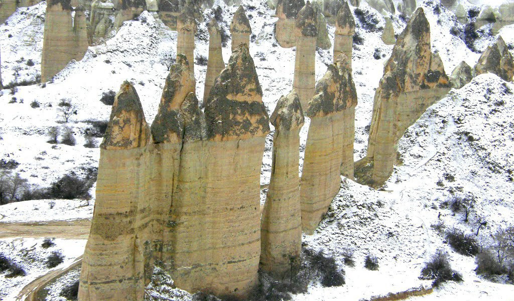 Волшебные дымоходы Турции зимой