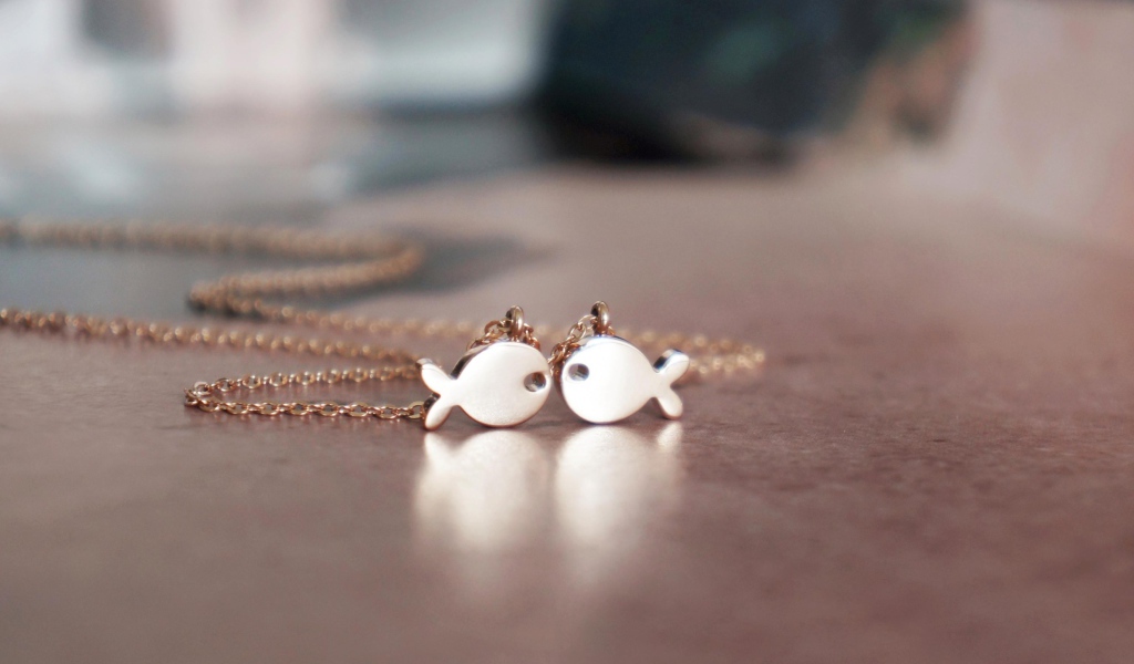 Кулон, рыбы