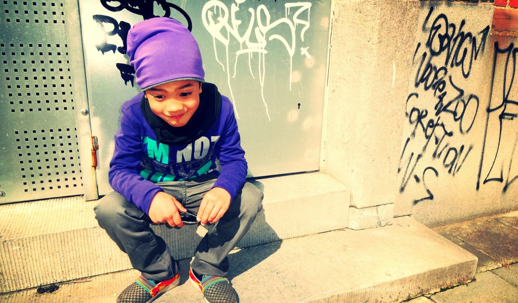 Мальчик в фиолетовой шапке, swag