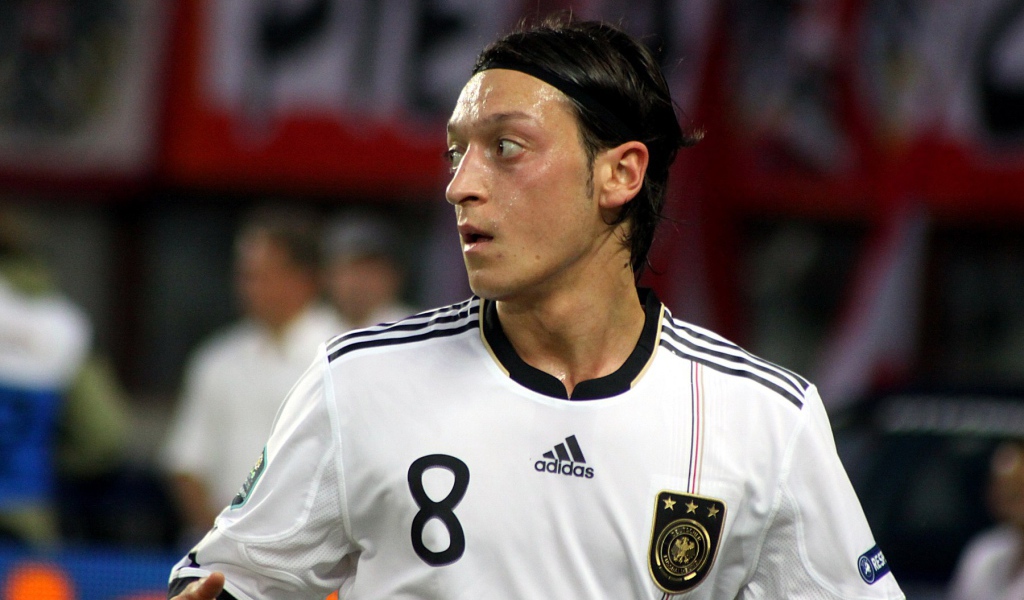 Арсенал Месут Озил