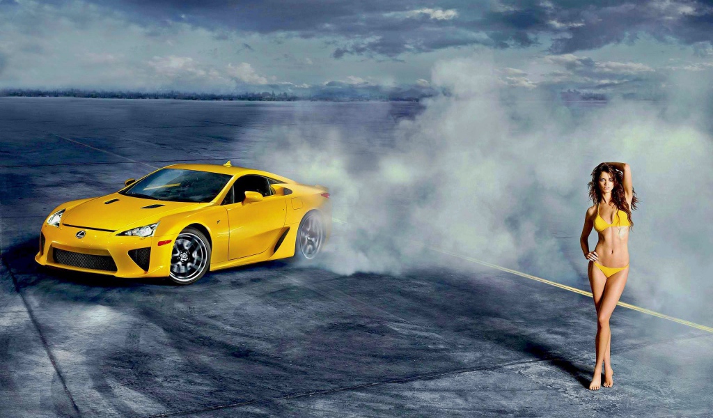 Спортивная девушка и спортивная машина