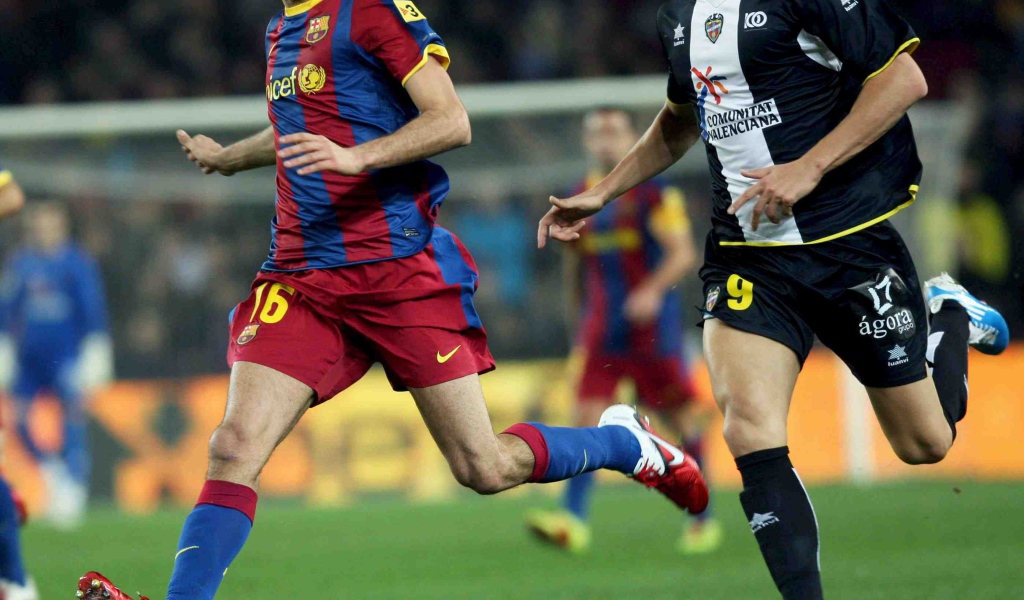 Барселона Серхио Бускетс на футбольном поле