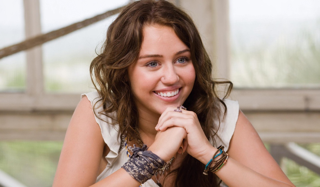Beautiful Miley Cyrus with a cute smile
