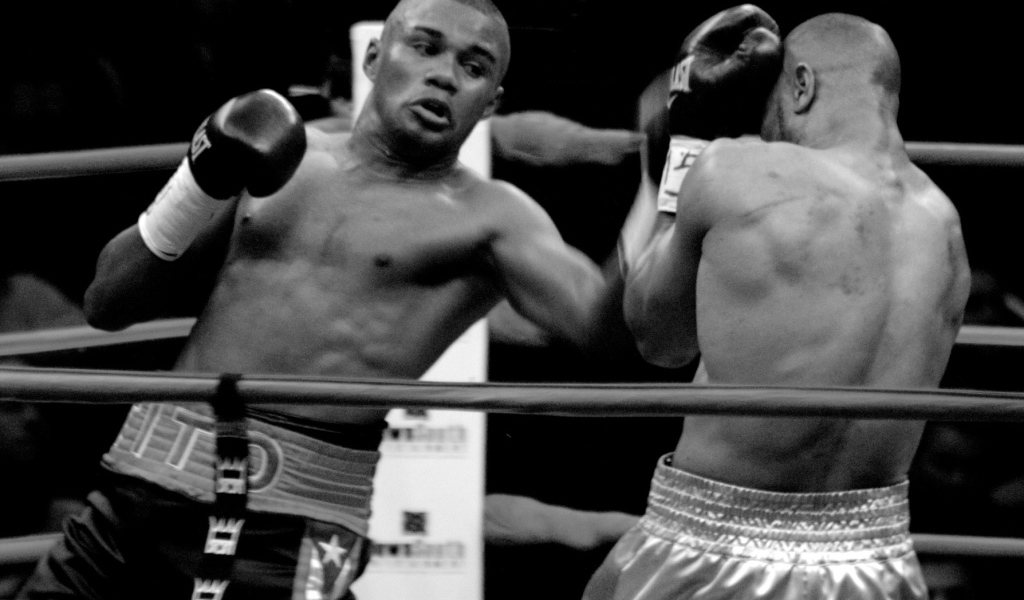 Боксер Феликс Тринидад в середине боя