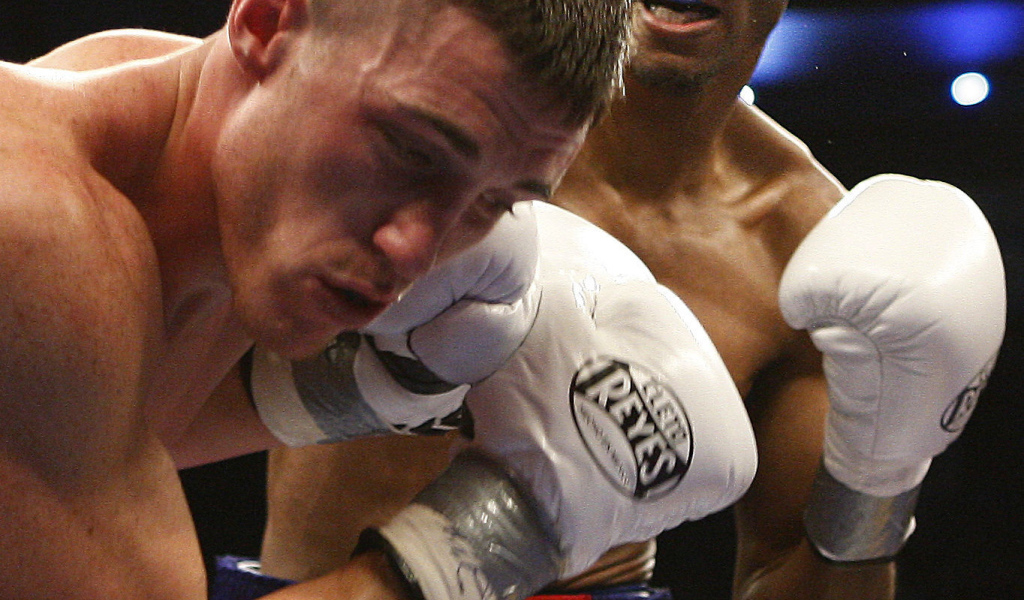 Боксер Томас Хернс сокрушительный удар