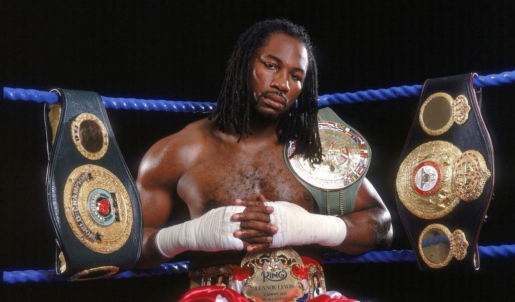 Чемпион Леннокс Льюис и его пояса