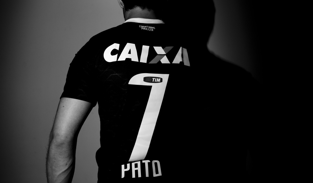 Коринфянам Алешандре Пато в черном