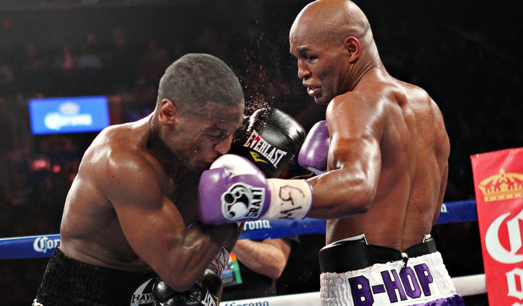 Известный боксер Бернард Хопкинс на ринге