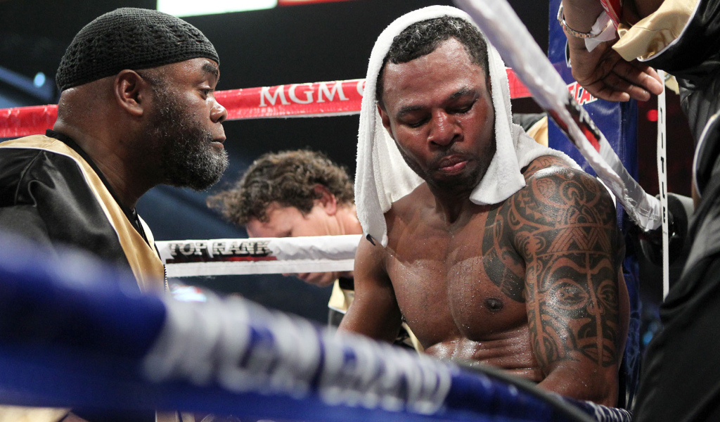 Известный боксер Шейн Мосли после третьего раунда