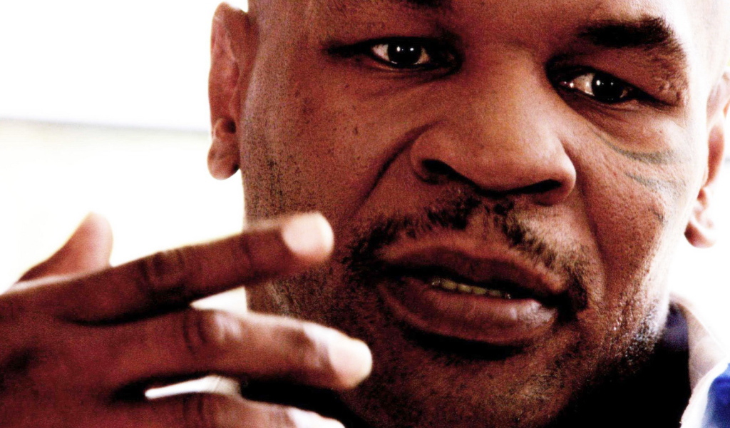 Известный боксер Майк Тайсон крупным планом