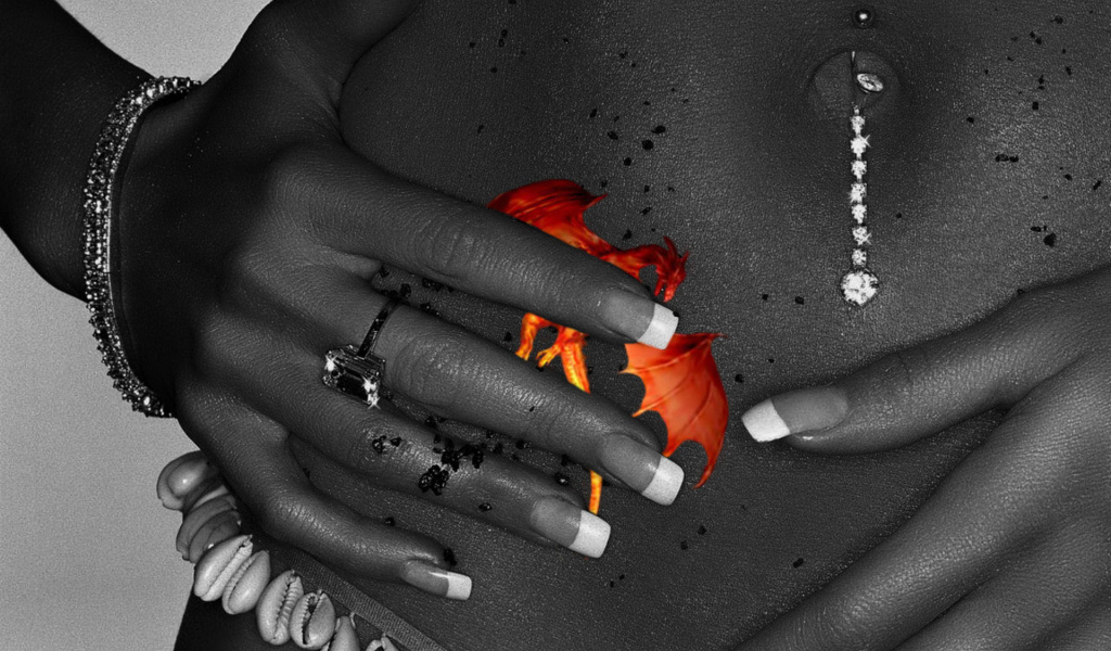 Девушка пирсинг пупка