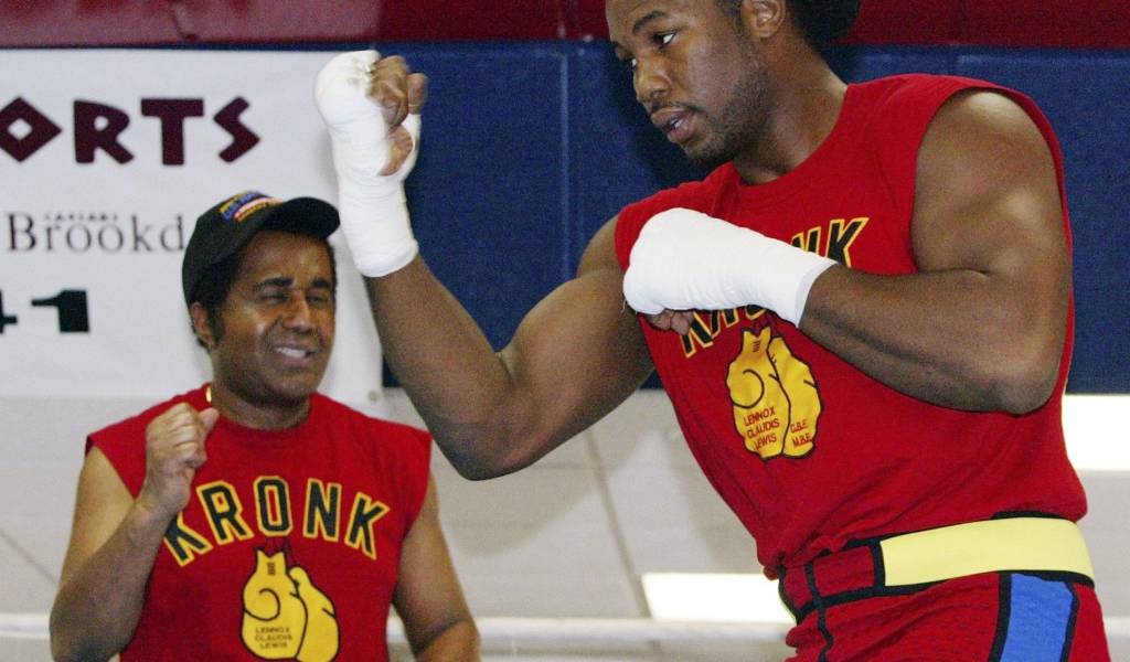 Леннокс Льюис тренируется