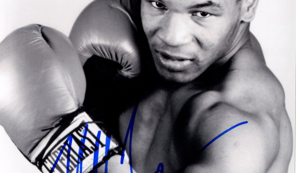 Майк Тайсон в темных тонах