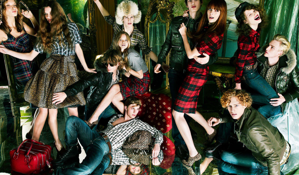 Фотография людей в модной одежде