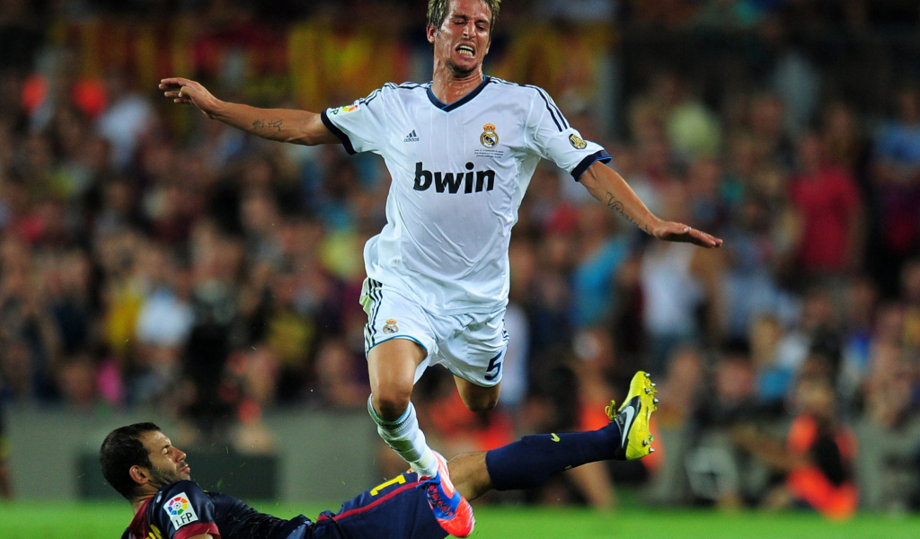 Реал Мадрид Фабиу Коэнтрау на футбольном поле