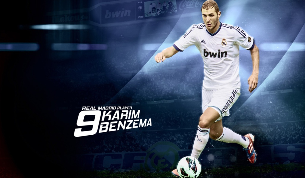 Реал Мадрид Карим Бензема на синем фоне