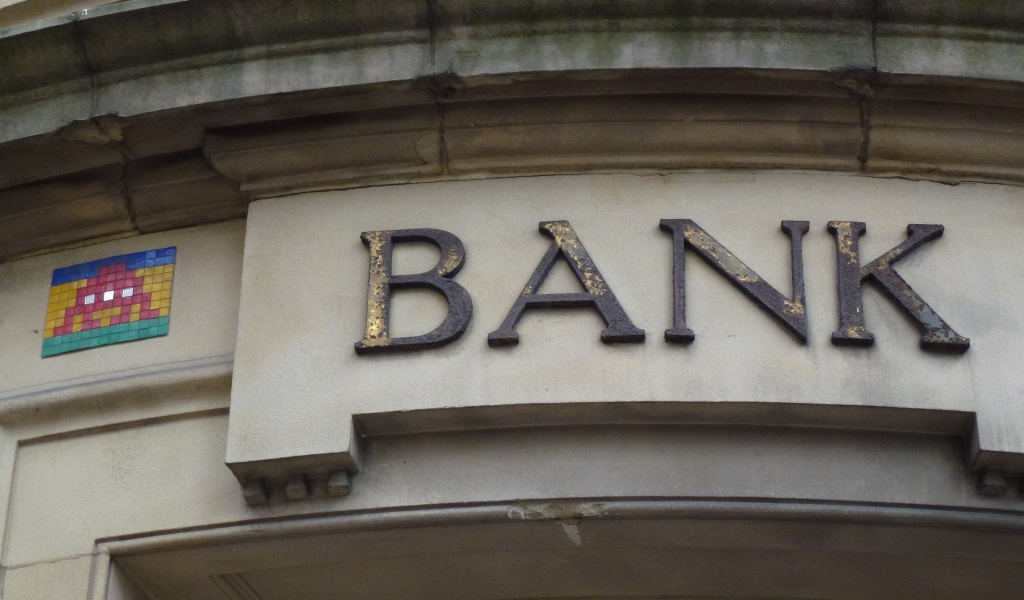 Банк и Space Invader