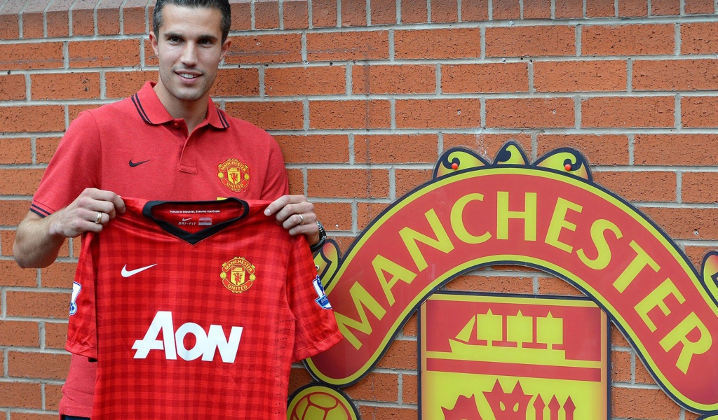 Нападавший игрок Манчестер Юнайтед Робин ван Перси