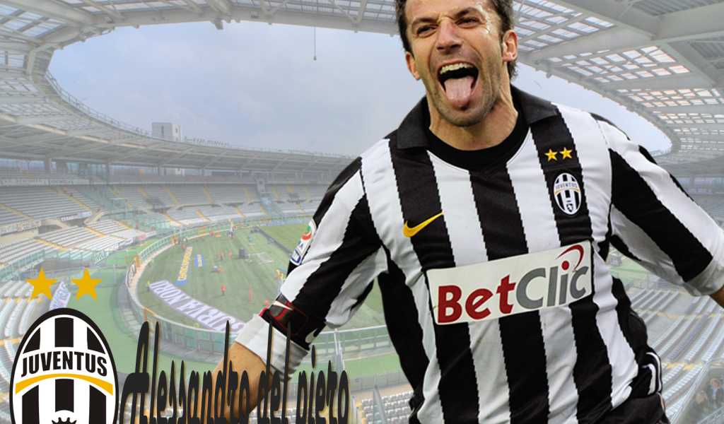 Атакующий игрок Сиднея Алессандро Дель Пьеро на фоне футбольного поля