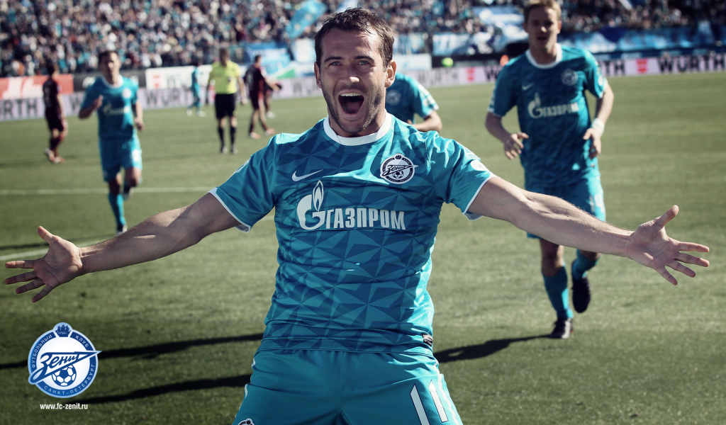 Лучший футболист Зенита Александр Кержаков забил гол