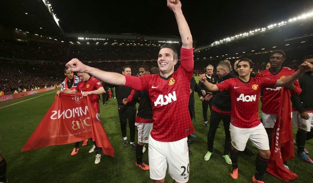 Лучший футболист Манчестер Юнайтед Робин ван Перси и его команда