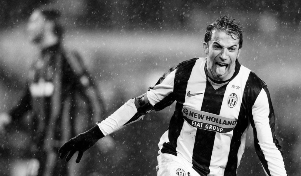 Лучший футболист Сиднея Алессандро Дель Пьеро в темных тонах