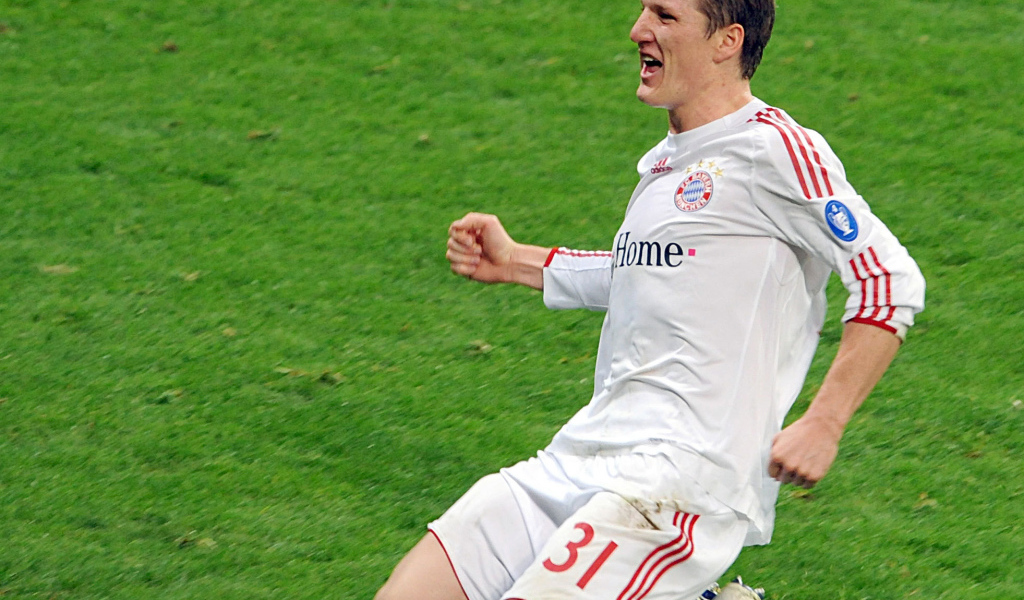 Лучший полузащитник Баварии Бастиан Швайнштайгер забил