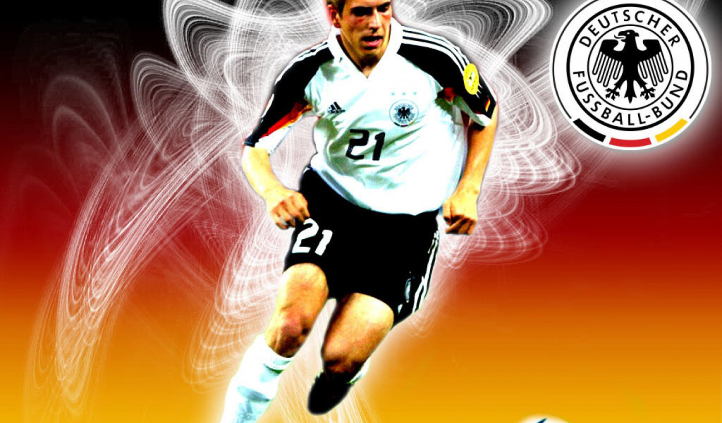 Капитан команды Бавария Филипп Лам на немецком фоне