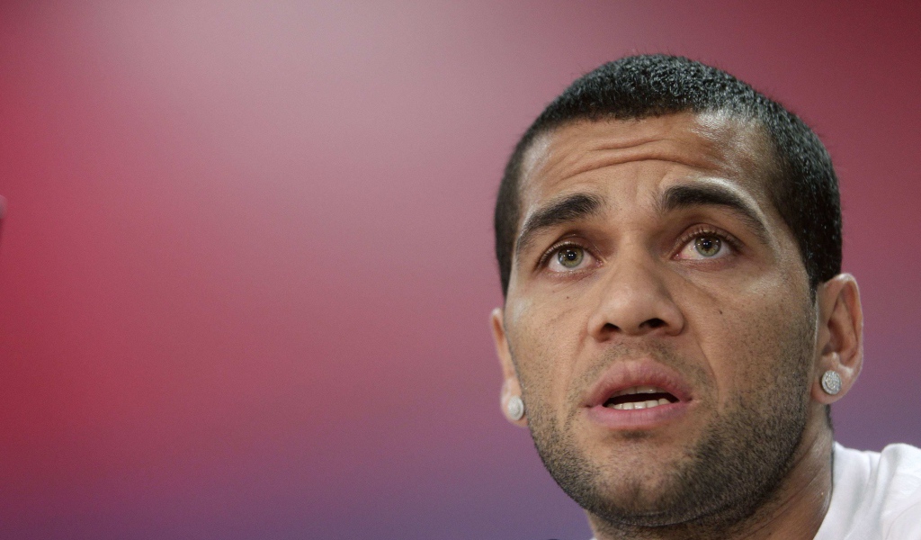 Футболист Барселоны Даниэл Алвес крупным планом