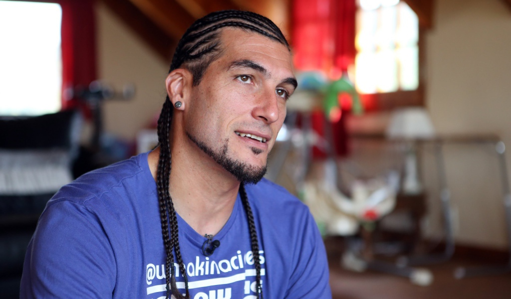 Футболист Барселоны Хосе Пинто в своем доме