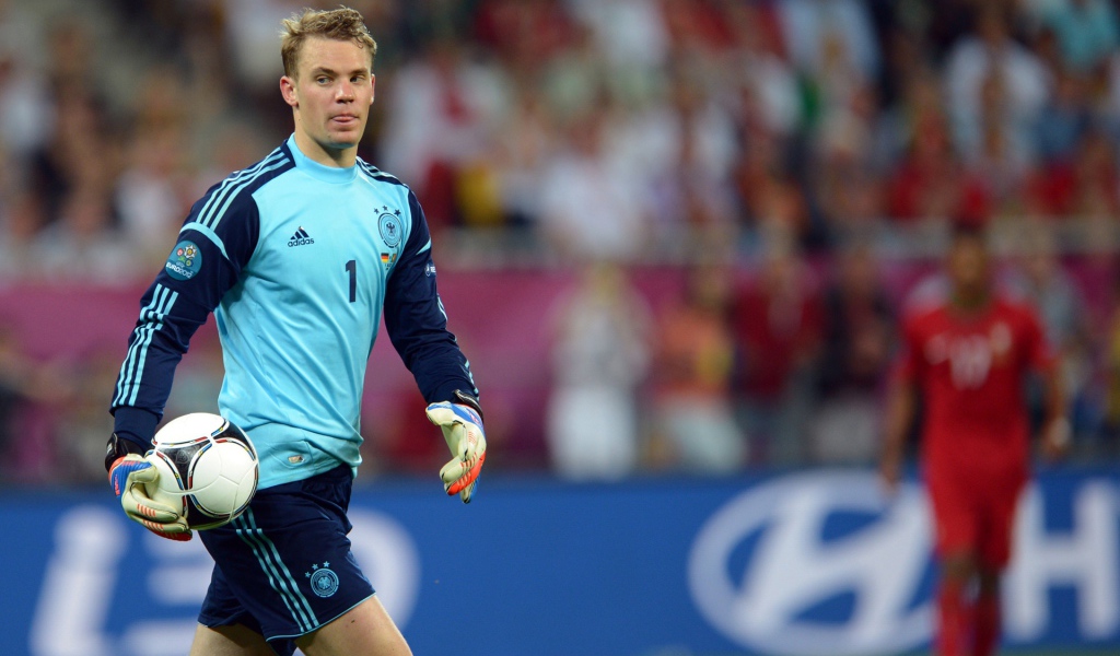  Футболист Баварии Мануэль Нойер