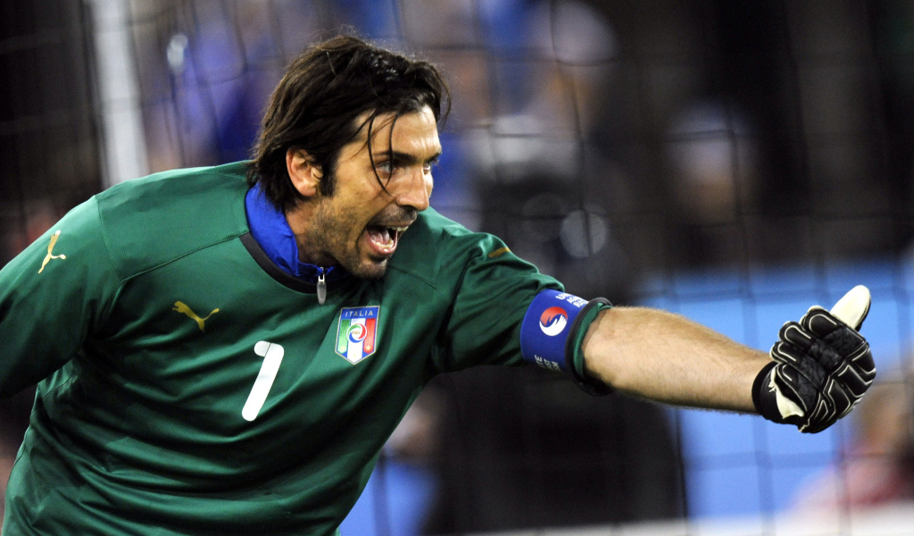 Футболист Ювентуса Джанлуиджи Буффон кричит