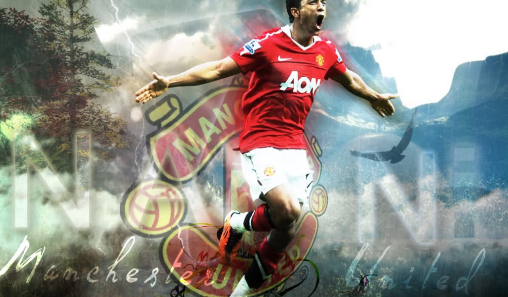 Футболист Манчестер Юнайтед Луиш Нани забивает гол