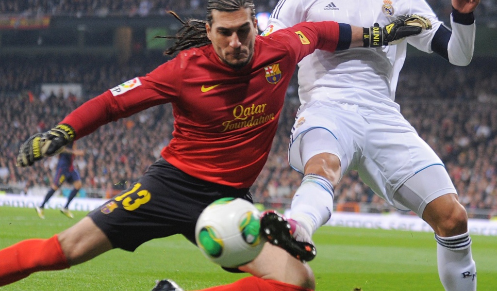 Вратарь Барселоны Хосе Пинто